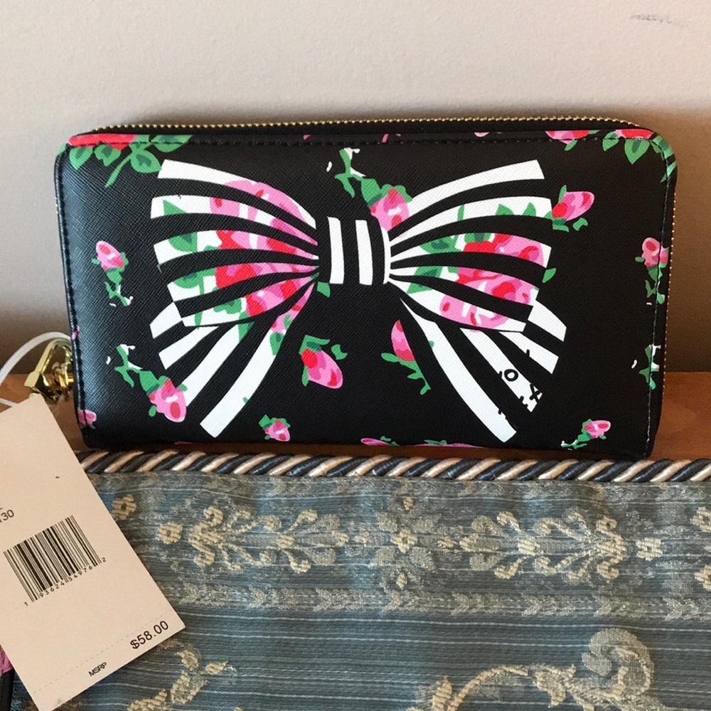 BETSEY JOHNSON WALLET/WRISTLET RETAIL 58.00 NWT - Picture 8 of 8